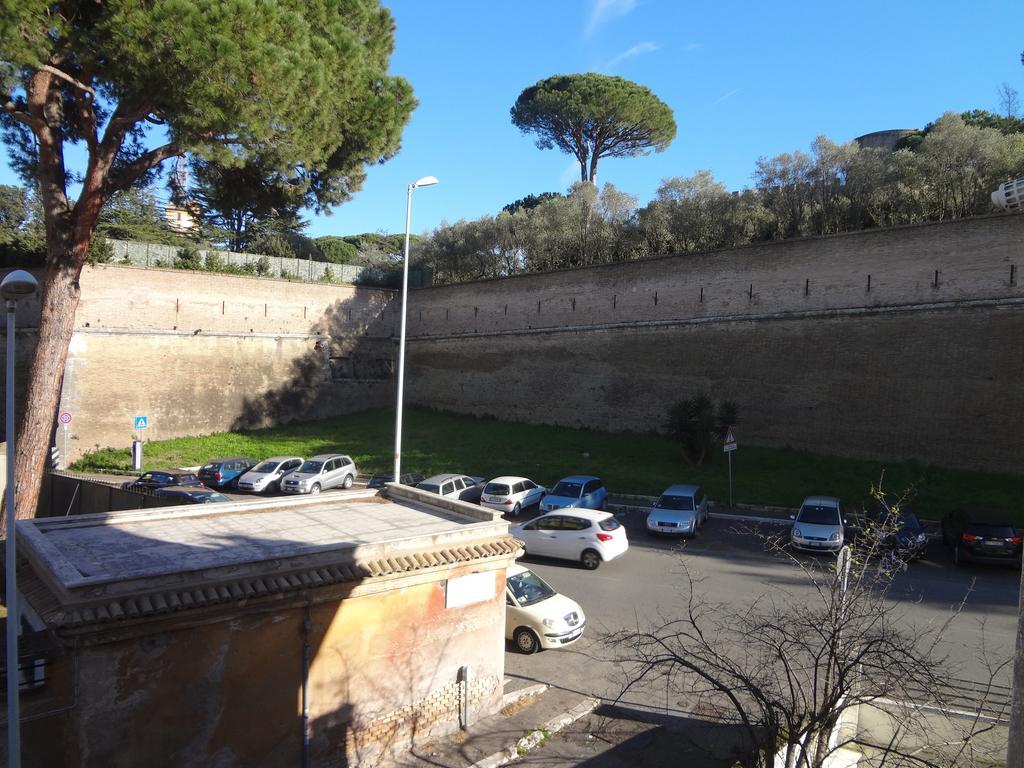 Vatican Happy Holidays Pensión